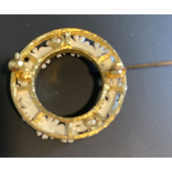 Vintage Flower Power Daisy Wreath Hippie Boho White Yellow Enamel On Gold Tone - Picture 5 of 8